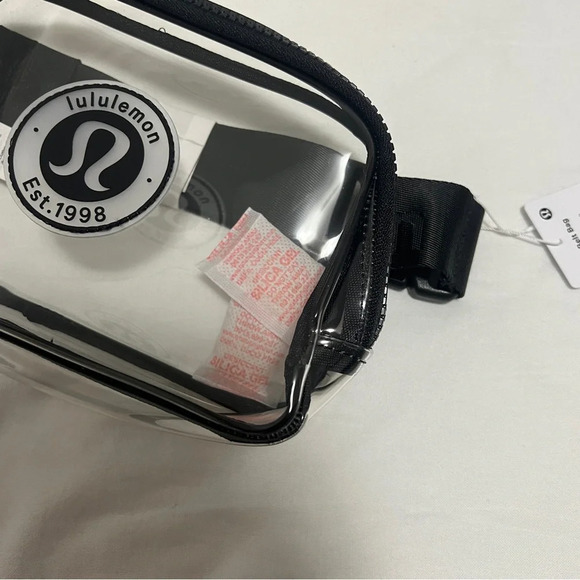 🆕🖤 Lululemon Everywhere Belt Bag Clear Black - Picture 3 of 10